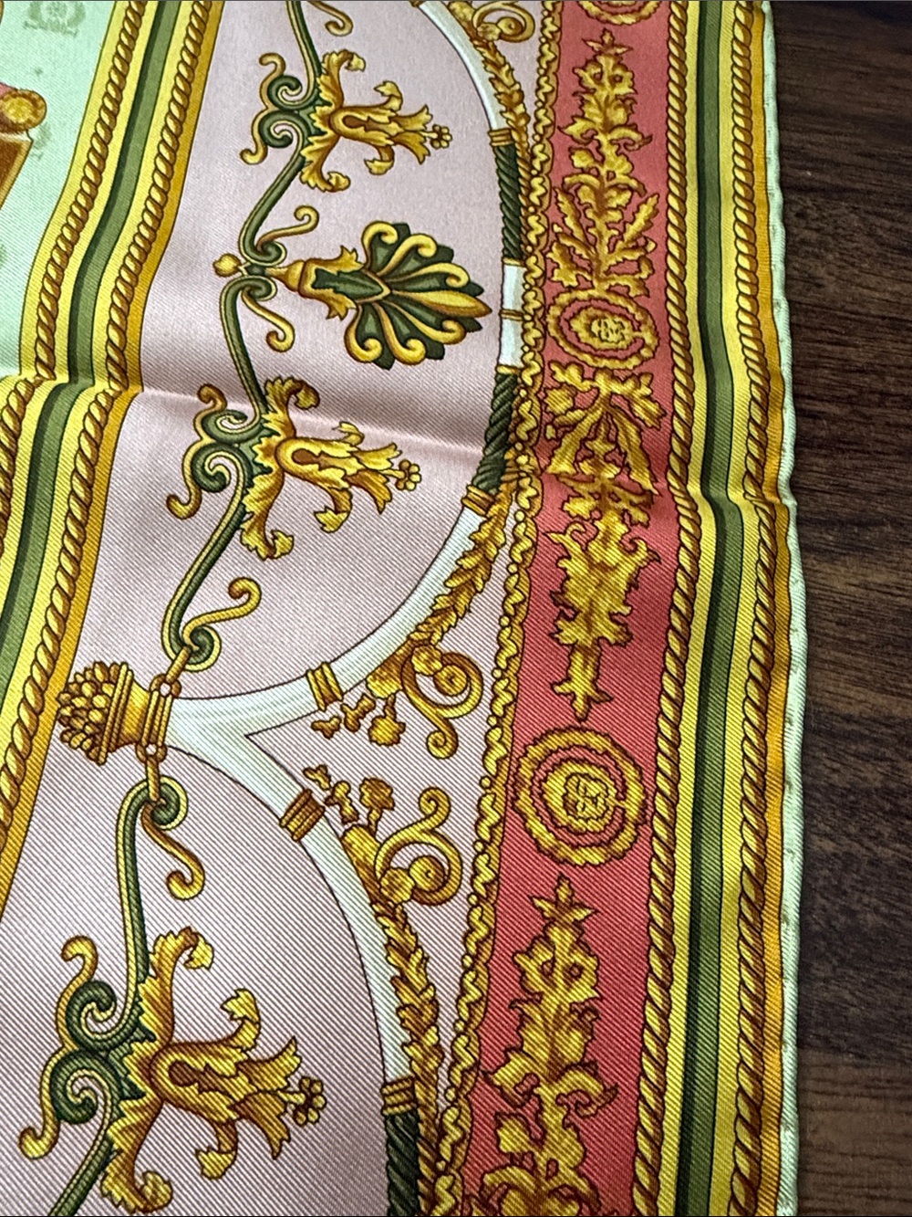 Gucci ✨NEW CONDITION ✨Silk Scarf with Antique Chair Motif — Pink & Cream - Picture 7 of 7